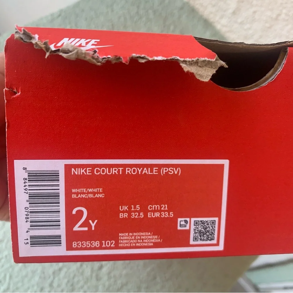 Nike court royale